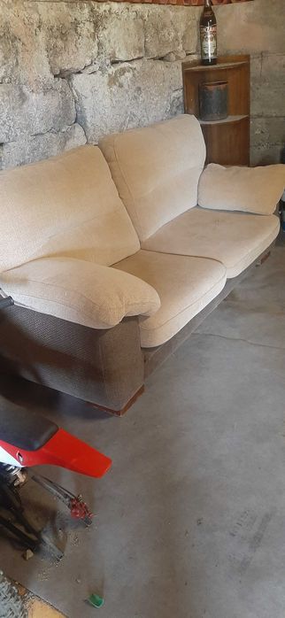 Dois Sofás em bom estado