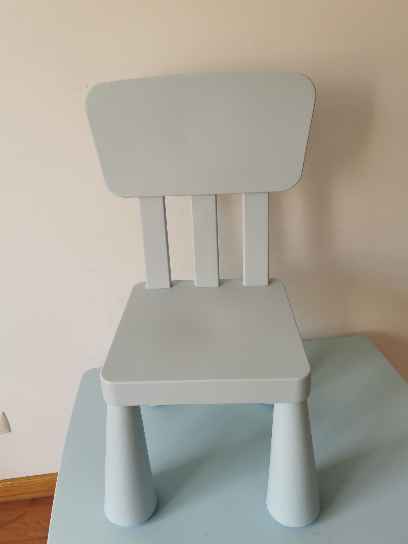 Mesa + cadeira azul IKEA