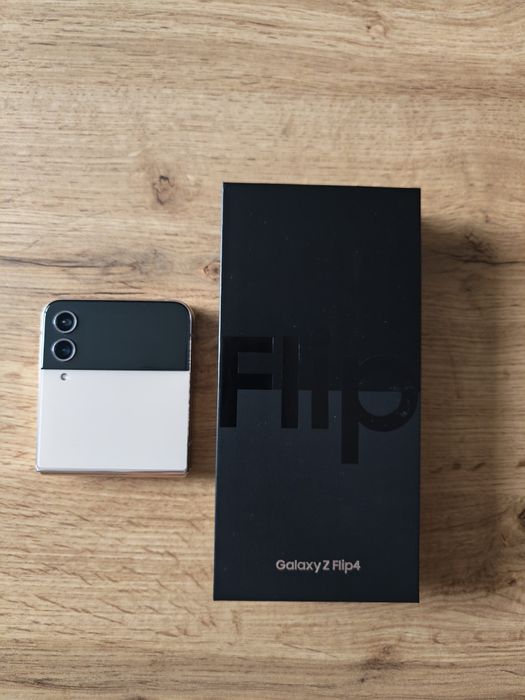 Samsung Galaxy Z Flip4