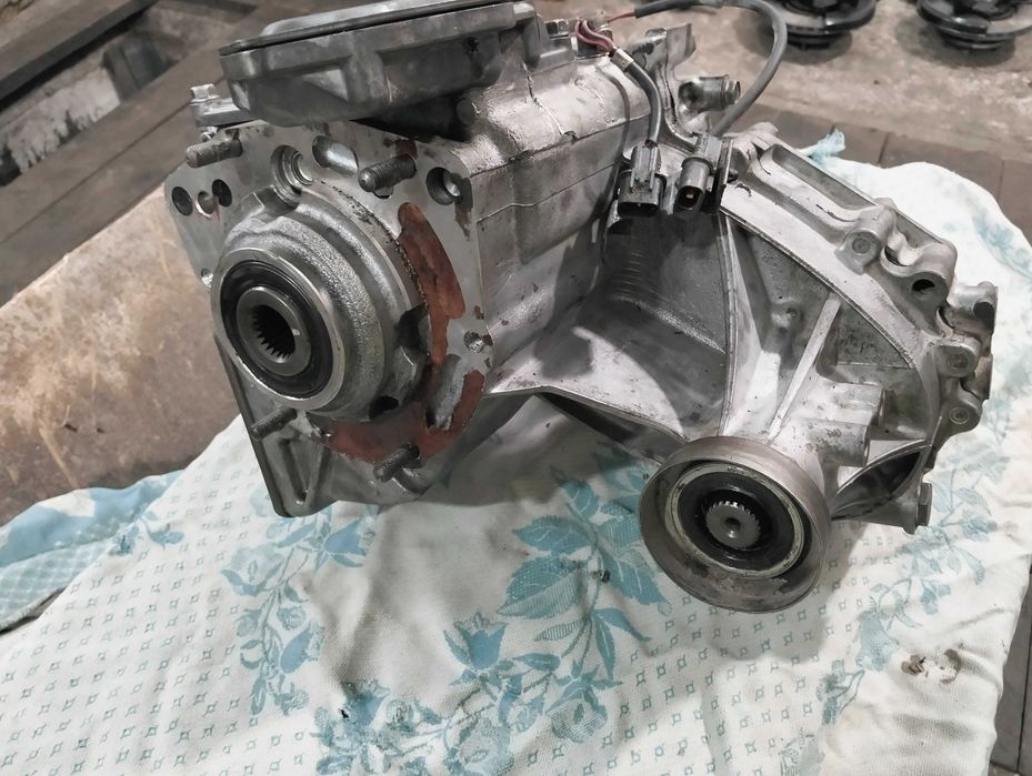 Роздатка л200 правий лівий руль АКПП МКПП