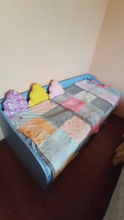 Дитяча стінка з ліжком