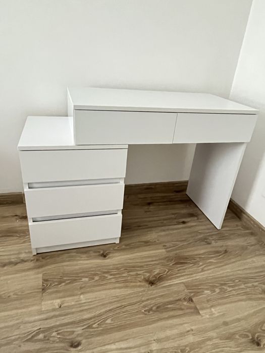 Biurko toaletka z szufladami