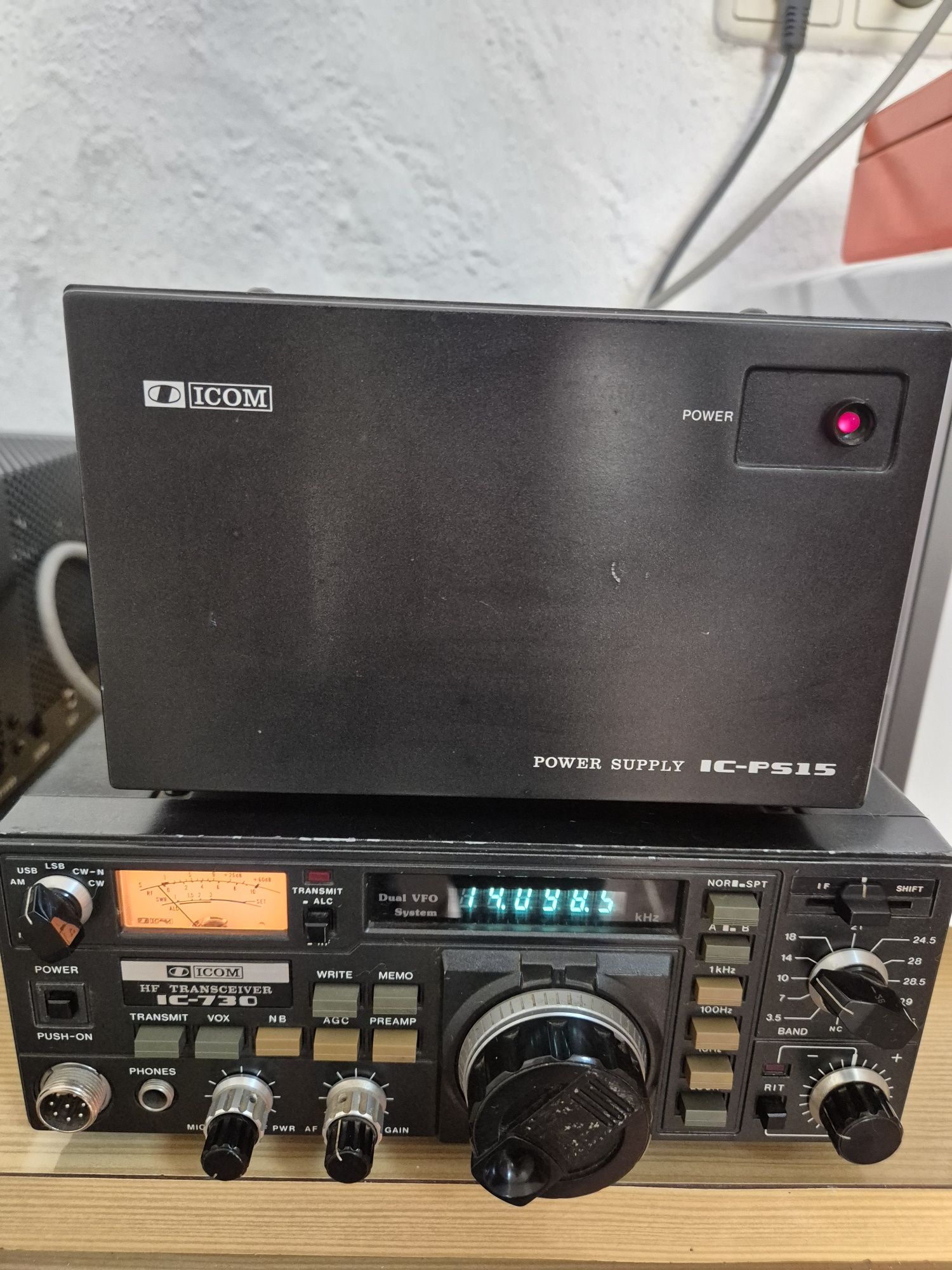 Radio ICOM 730 + Fonte
