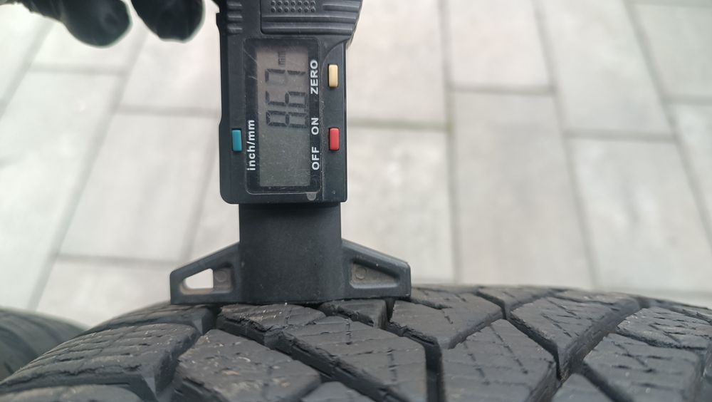 225/45R17 Opony zimowe Pirelli - 9-8,5 mm rant ochronny