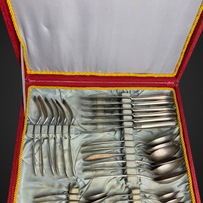 Komplet sztućcy dla 6 osób plater Fraget art deco B5/061501