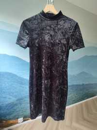 Sukienka mini z polgolfem czarna welur aksamit tłoczony wzorek