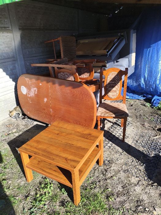 Stół.. krzesła... narożnik ..