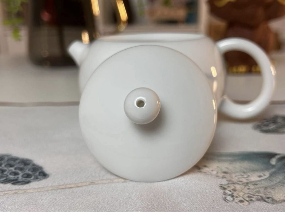 Чайник з натурального білого Фарфору Ручна робота 200 мл