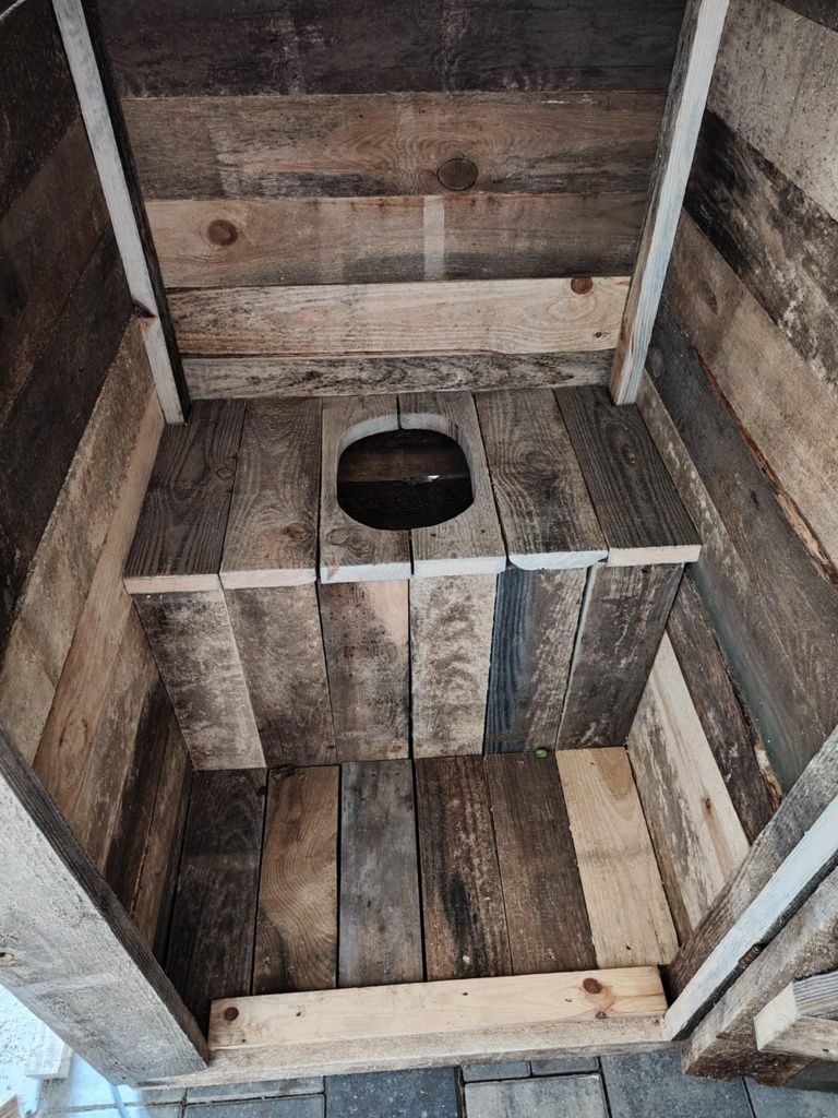 Wychodek WC toaleta