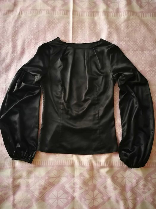 Жіноча атласна блузка