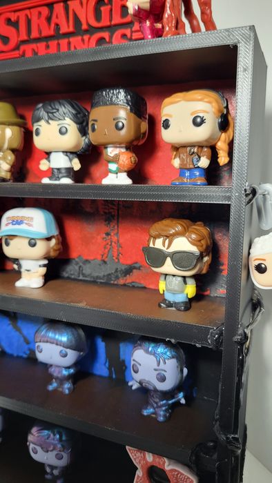 Полиця для кіндерів по серіалу Дивні Дива