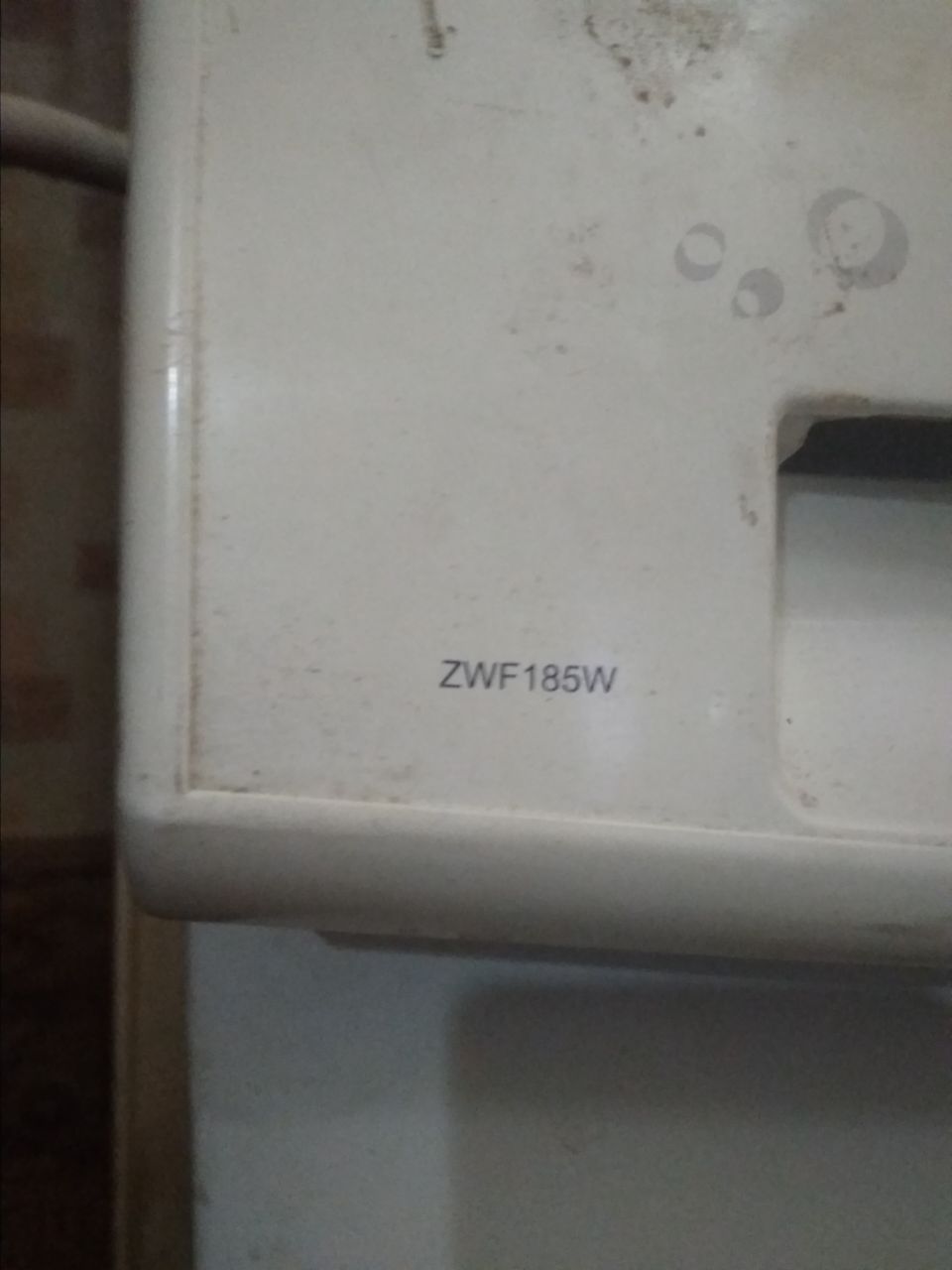 Продам стиральную машину Zanussi ZWF185W