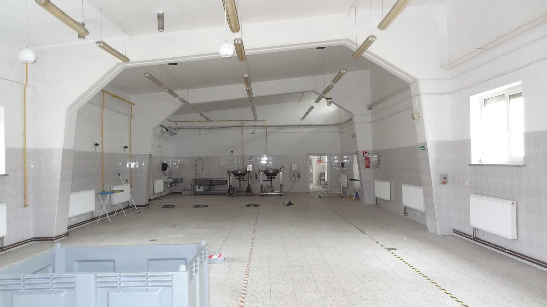 Sprzedam budynek 706m2 z działką własną 2211m2 .