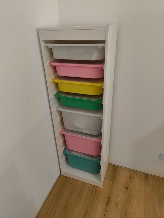 Słupek Ikea Trofast z pojemnikami