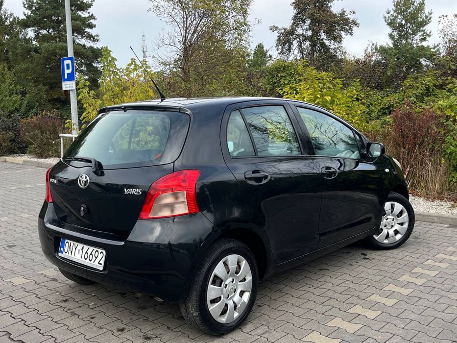 Toyota Yaris 1.0b // Super Stan // Zadnany // Oszczedny // Gwarancja