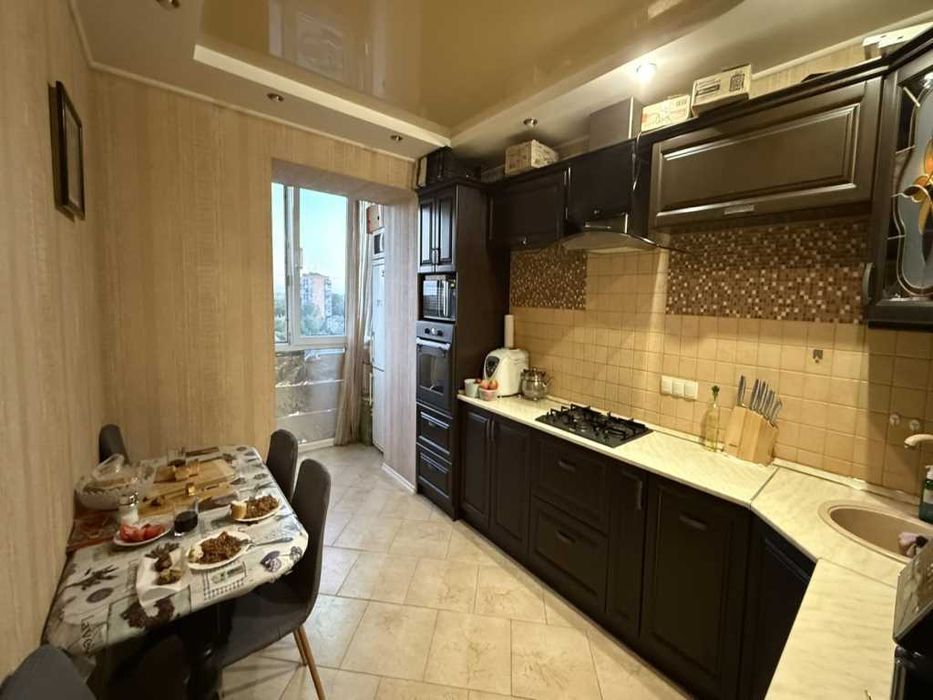 2к.квартира, новобудова, 63м2, окремі кімнати, цегла, з ремонтом