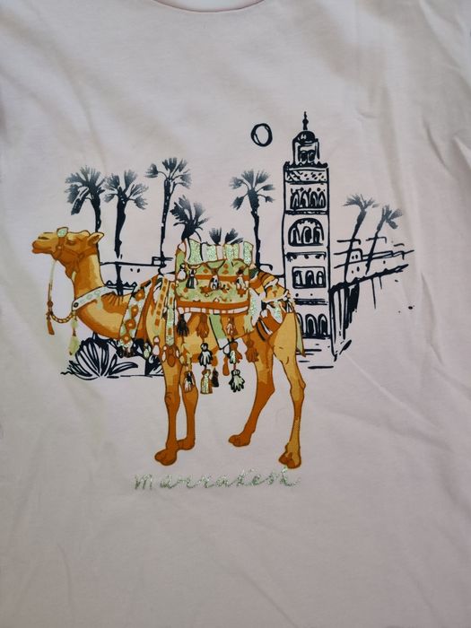 T-shirt rosa de menina da Ativo