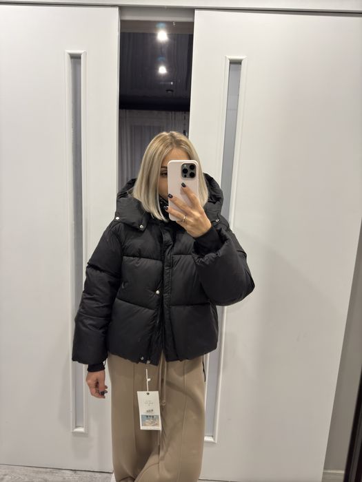 Чорна куртка пуфер пуховик