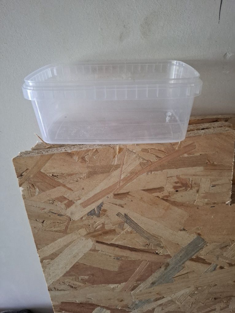 Pojemniki plastikowe