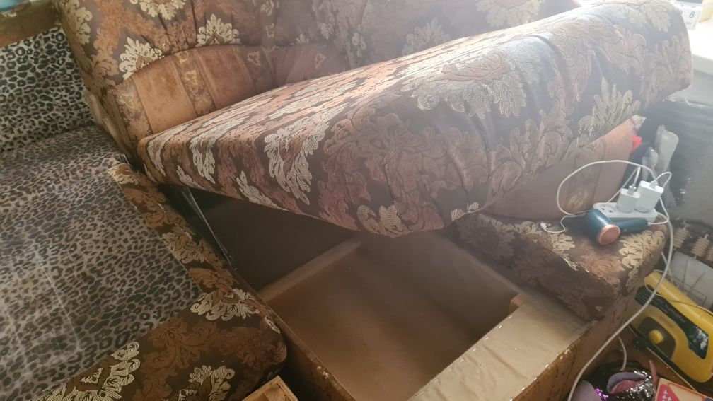 Великий діван уголок