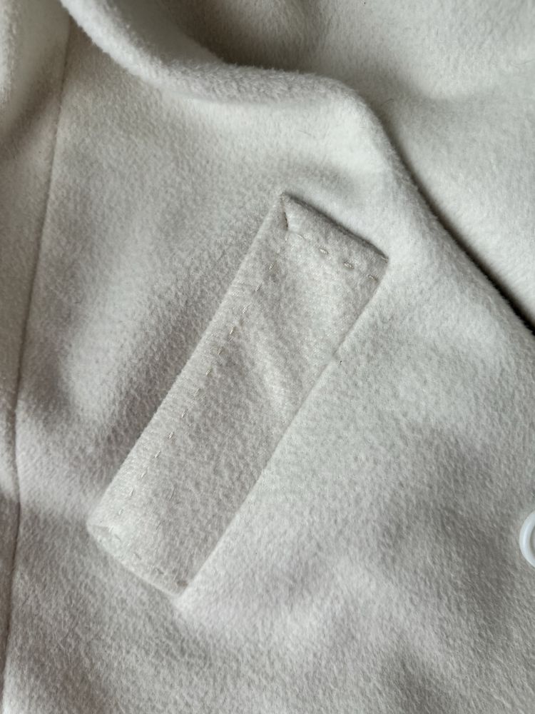 Біле пальто розміру М