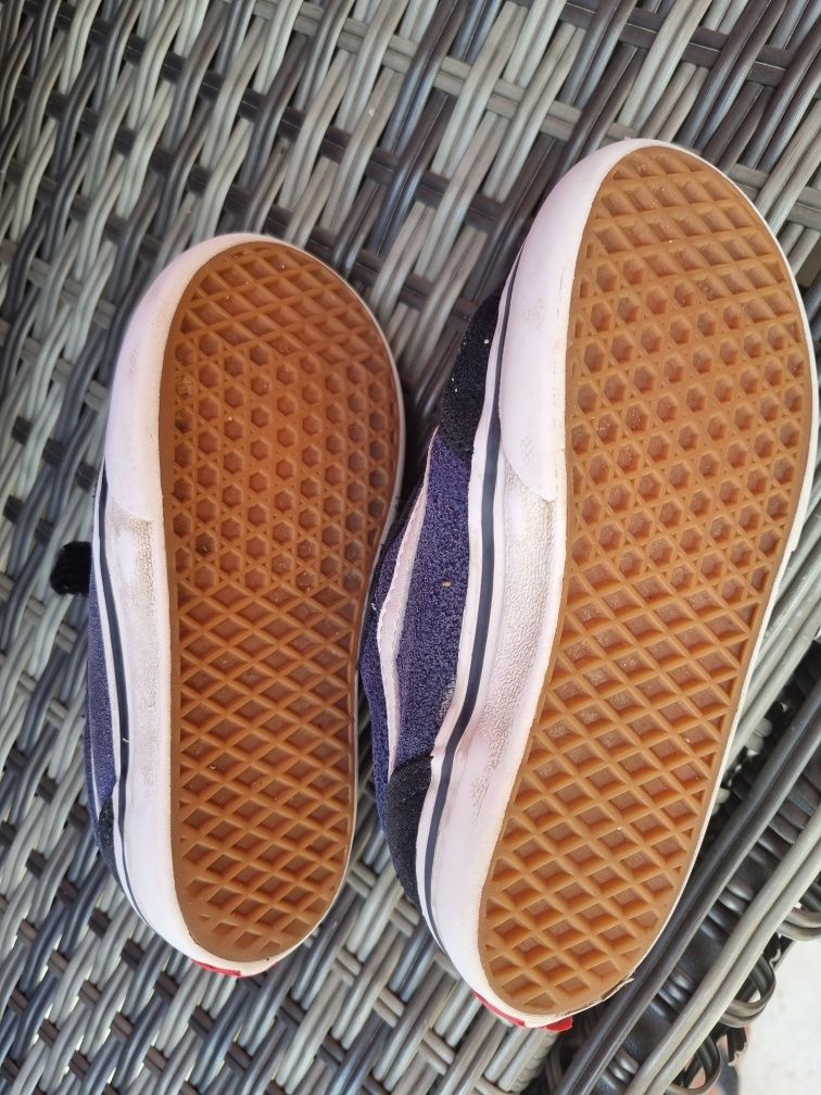 Tenis Vans  pretos e azuis