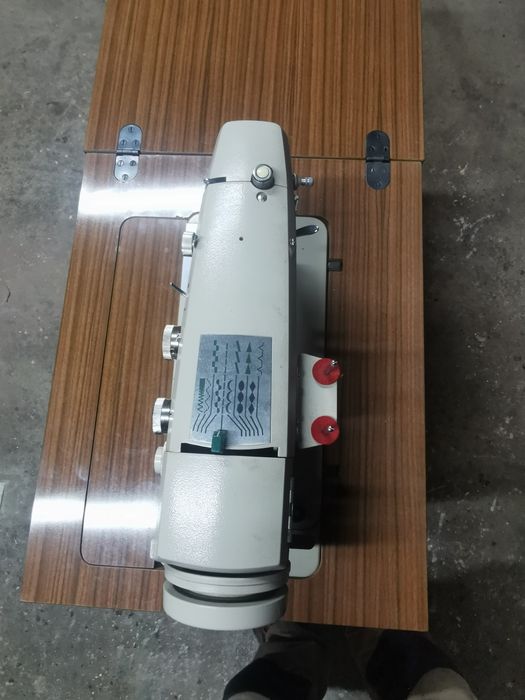 Máquina de costura automática OLIVA