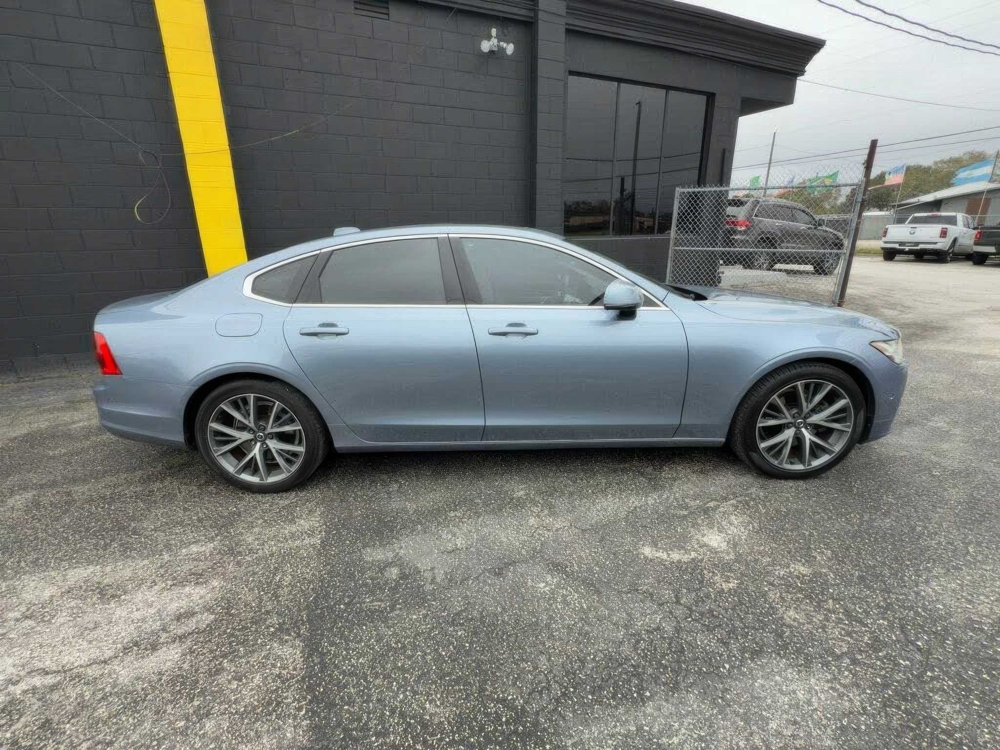 2017 Volvo S90 T5 Momentum