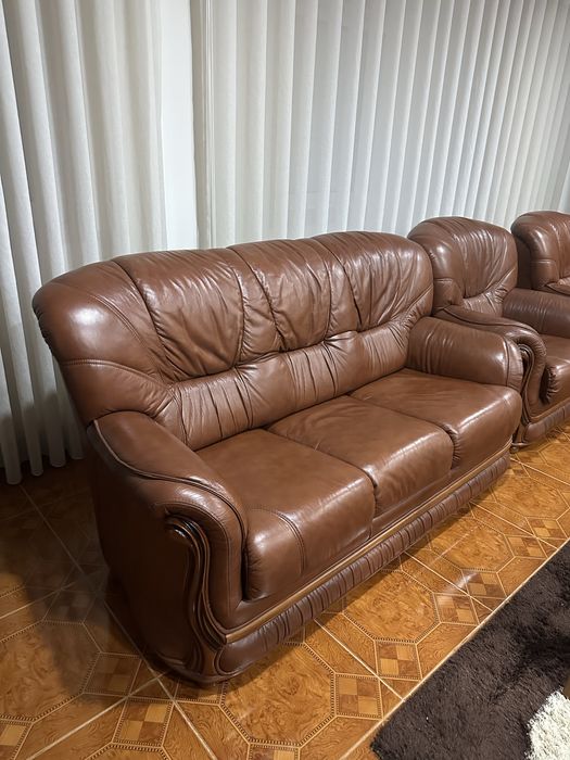 Conjunto de sofás em pele