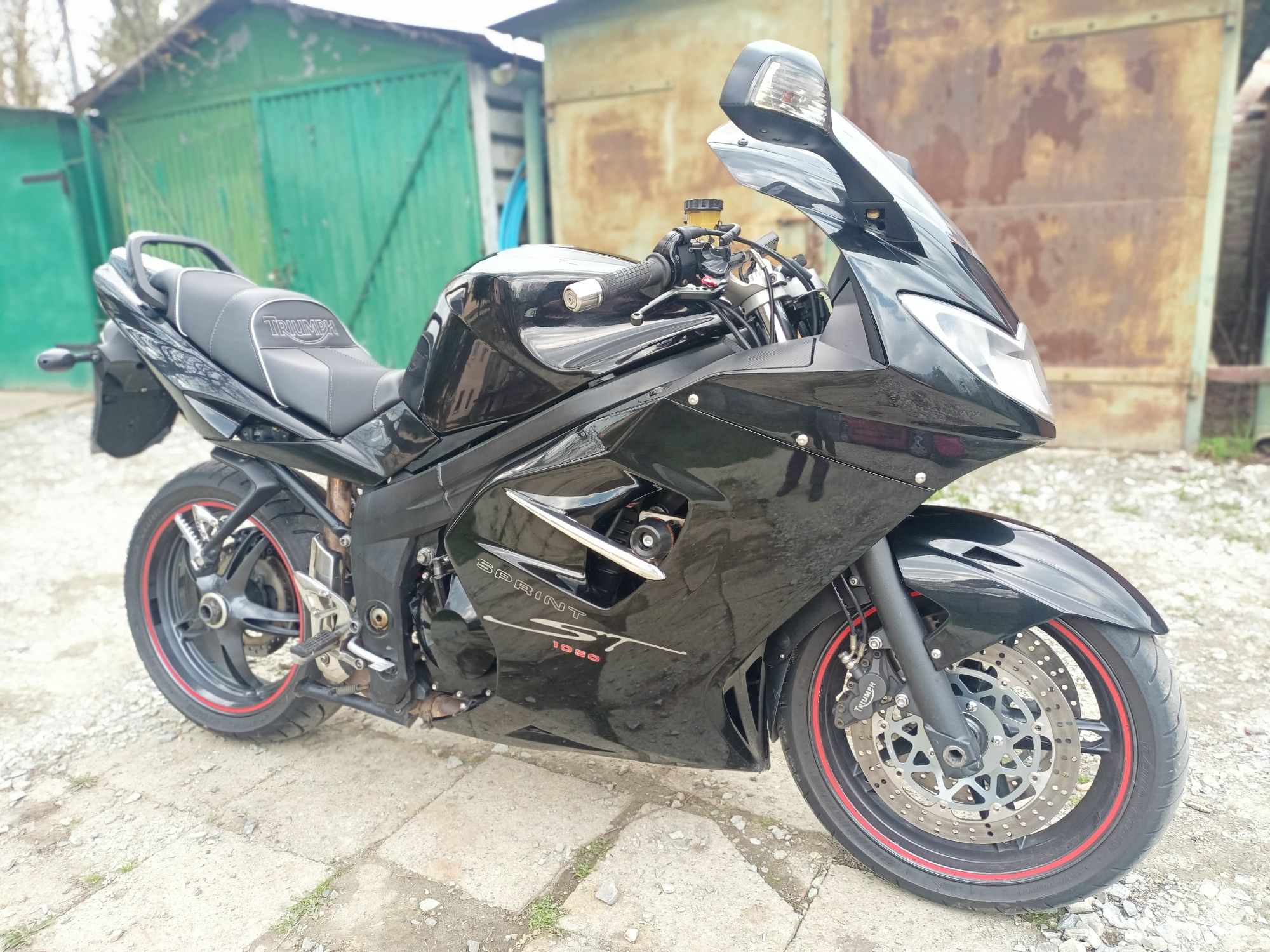 Triumph sprint ST 1050