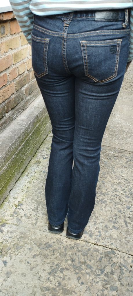 Жіночі стильні джинси