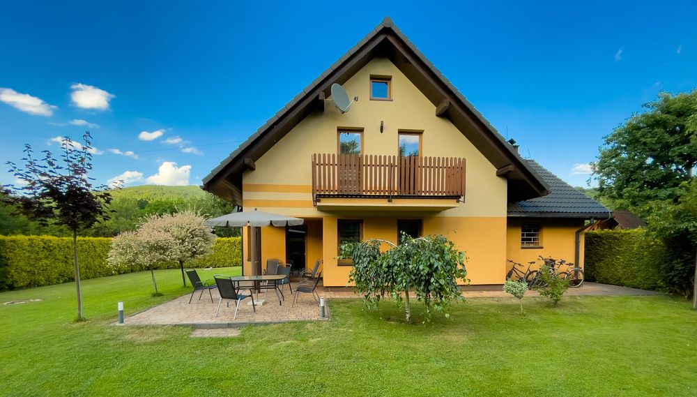 Domek 10 os. na wyłączność nad samym brzegiem rzeki Brennica