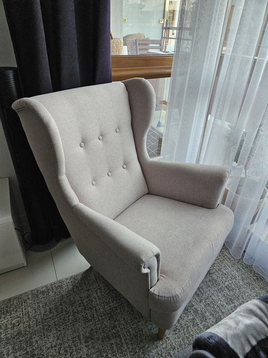 Fotel Werina Boucle beżowy – stylowy, wygodny i prawie nieużywany