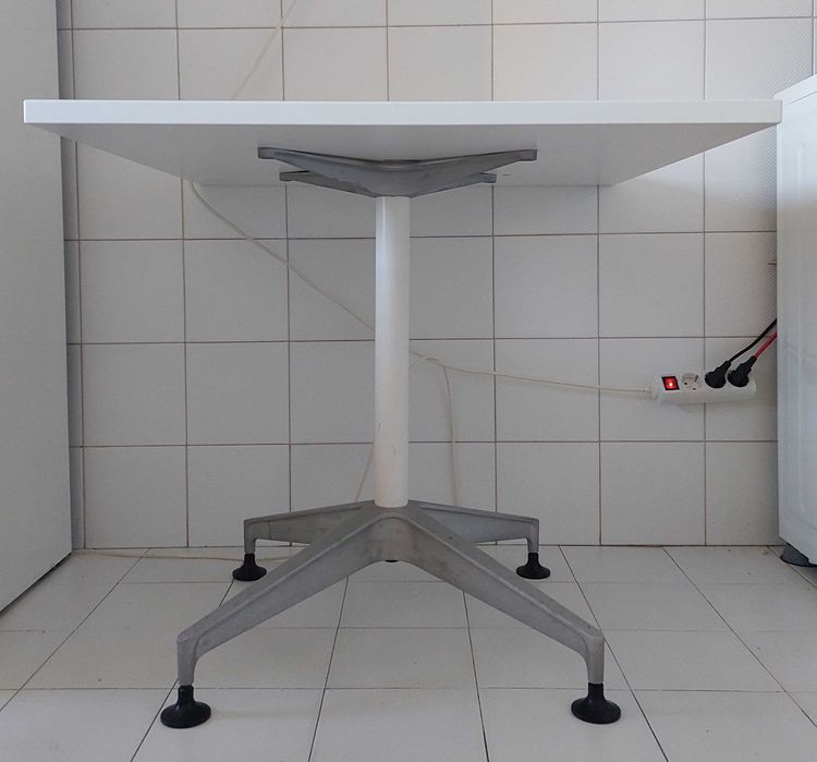 Mesa Herman Miller interior exterior cozinha quadrada branca 80x80x73