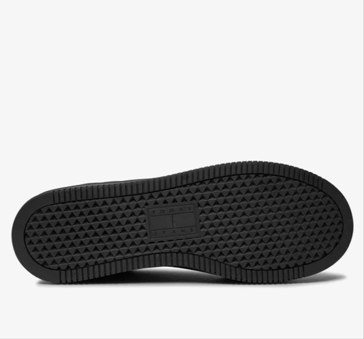 Шкіряні КедиTommy Hilfiger Tjw Flatform Ess жіночі чорні. Оригінал.
