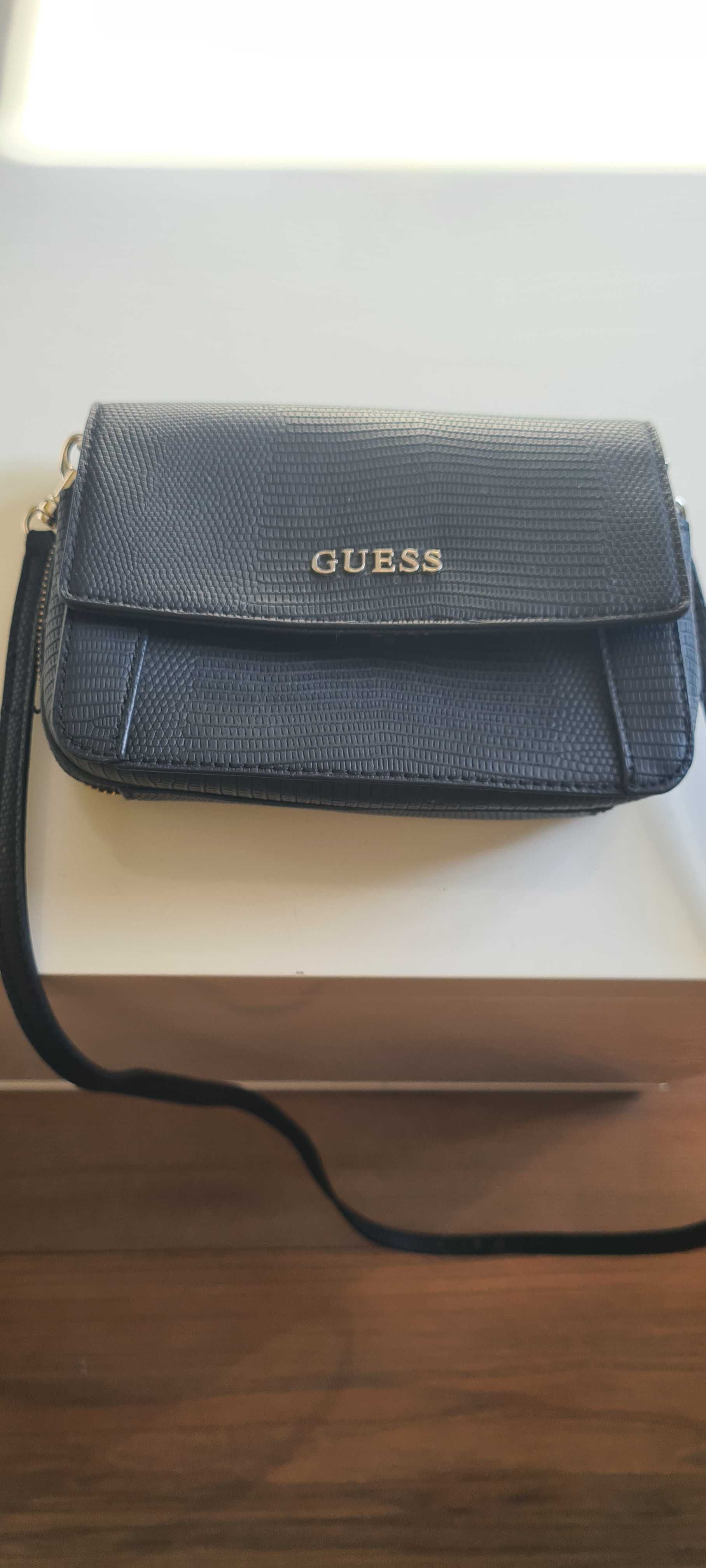 Torebka czarna Guess