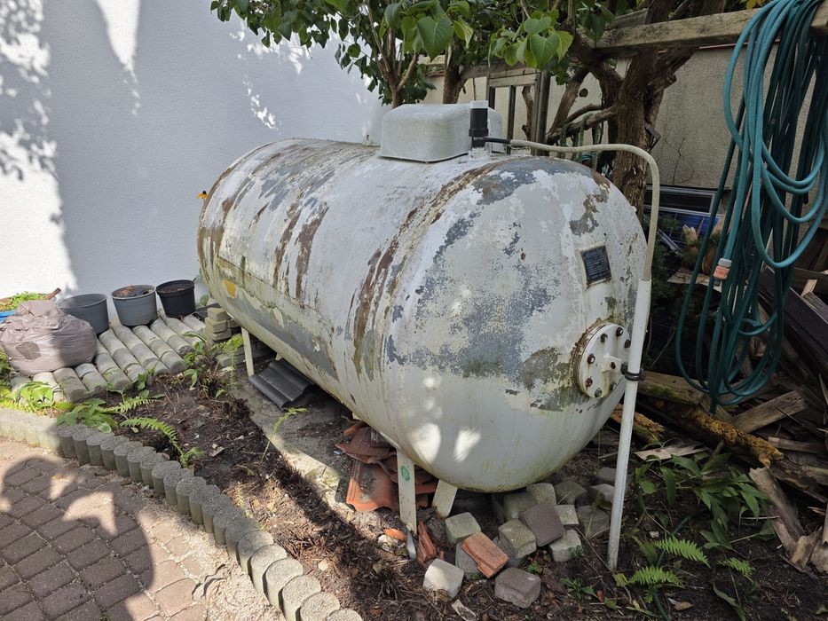Zbiornik używany 2700l.