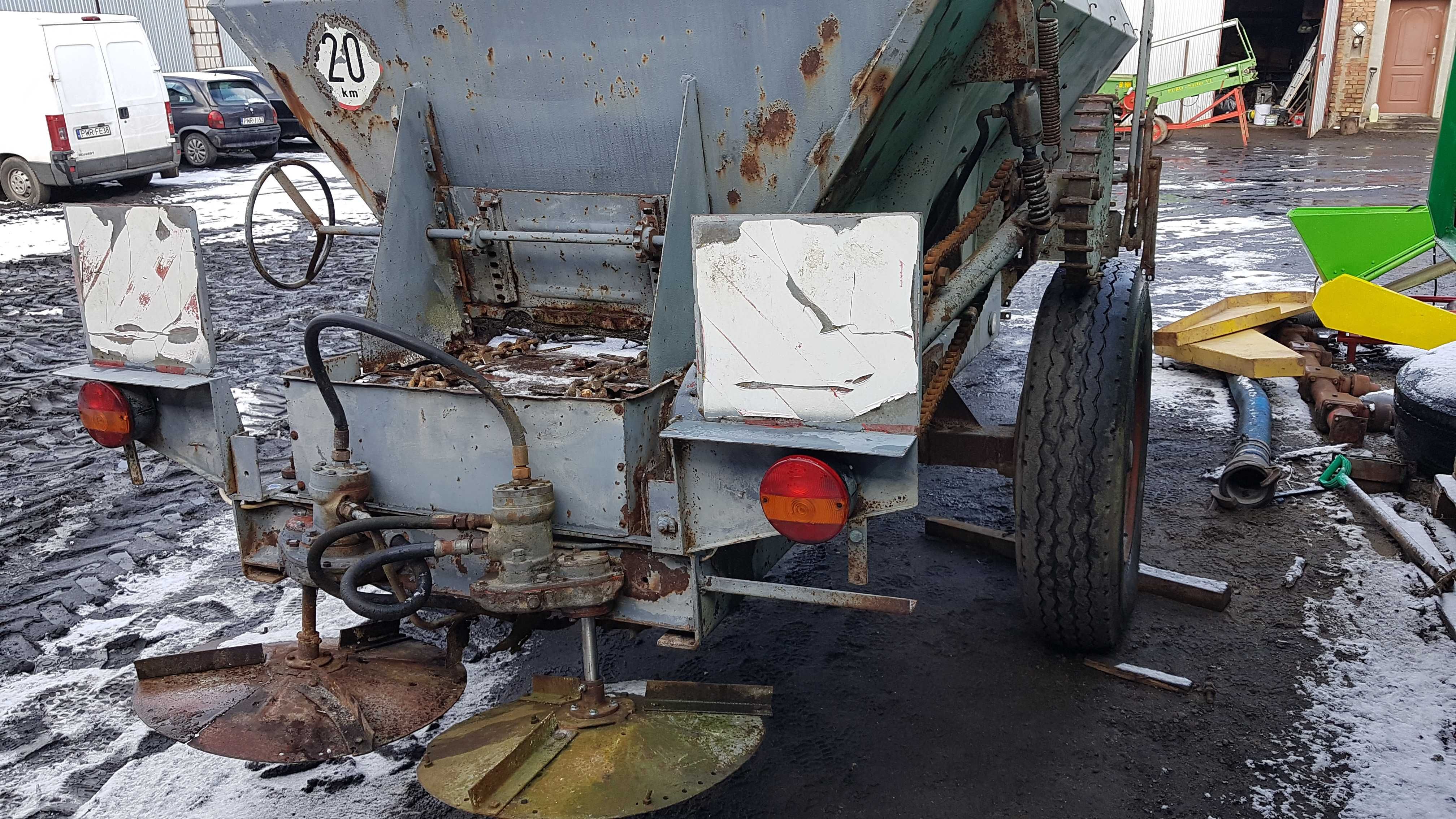 Rozsiewacz wapna,nawozu RCW5 piaskarka, transport
