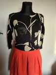 Sweter czarny w tulipany