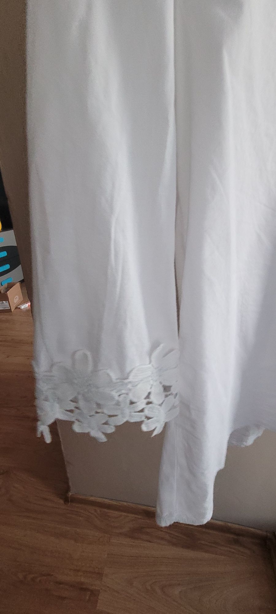 Biała bluzka koszula 38 M delikatnie haftowana Pieķna