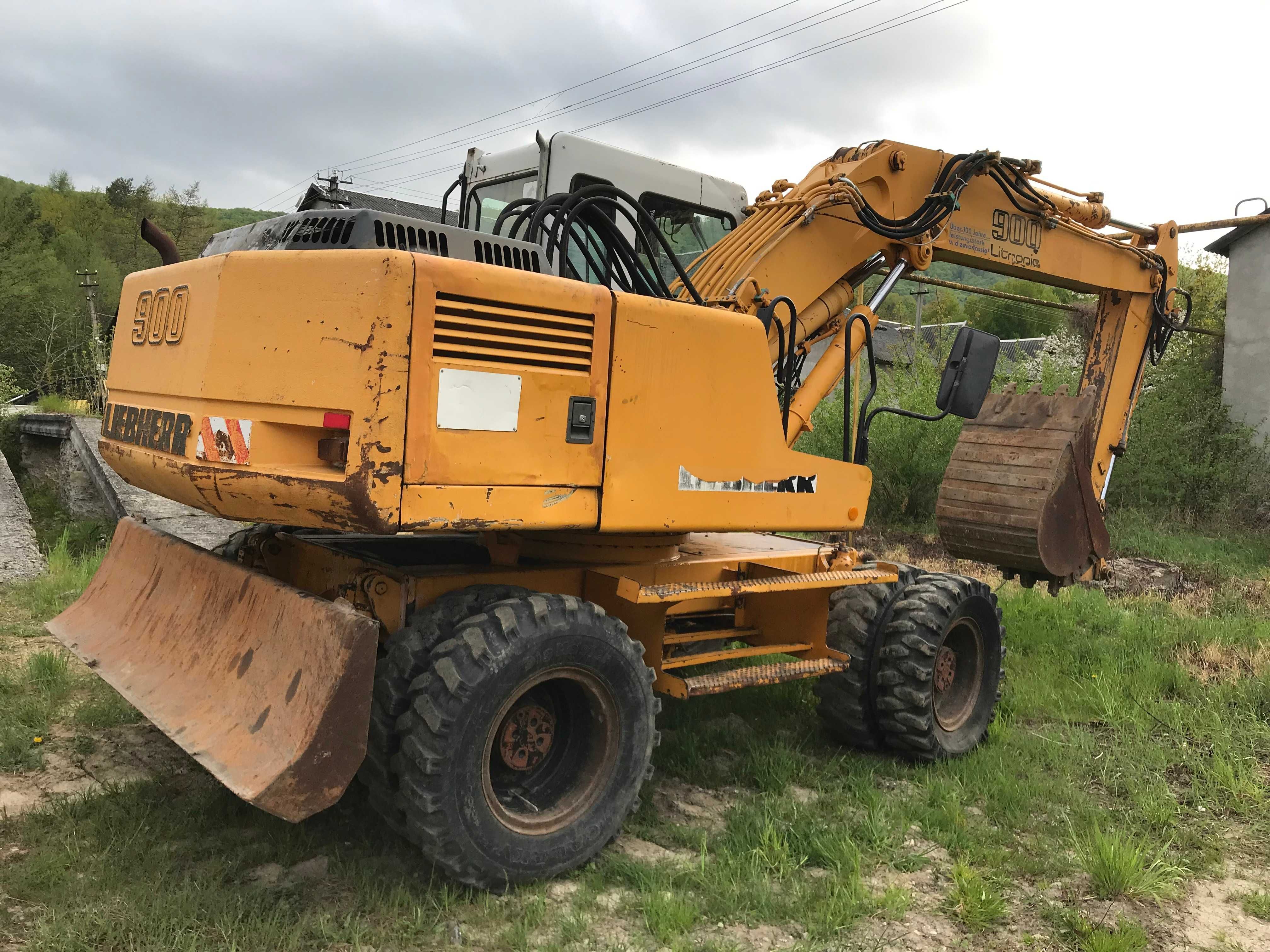 Екскаватор колісний Liebherr A 900