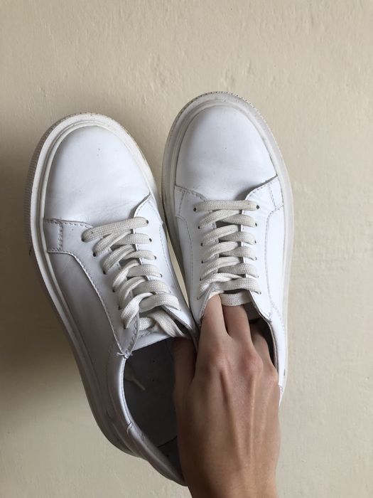 Нові жіночі кросівки