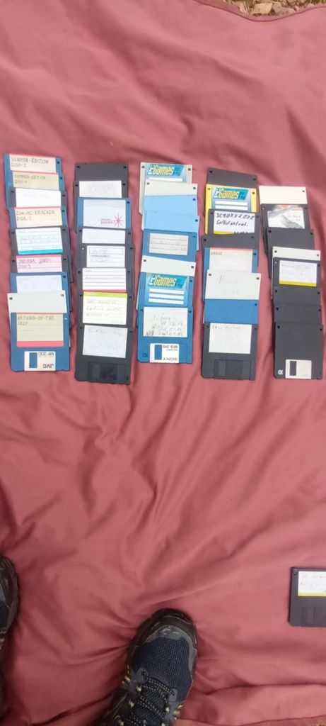 115 dyskietek Commodore PC 3.5