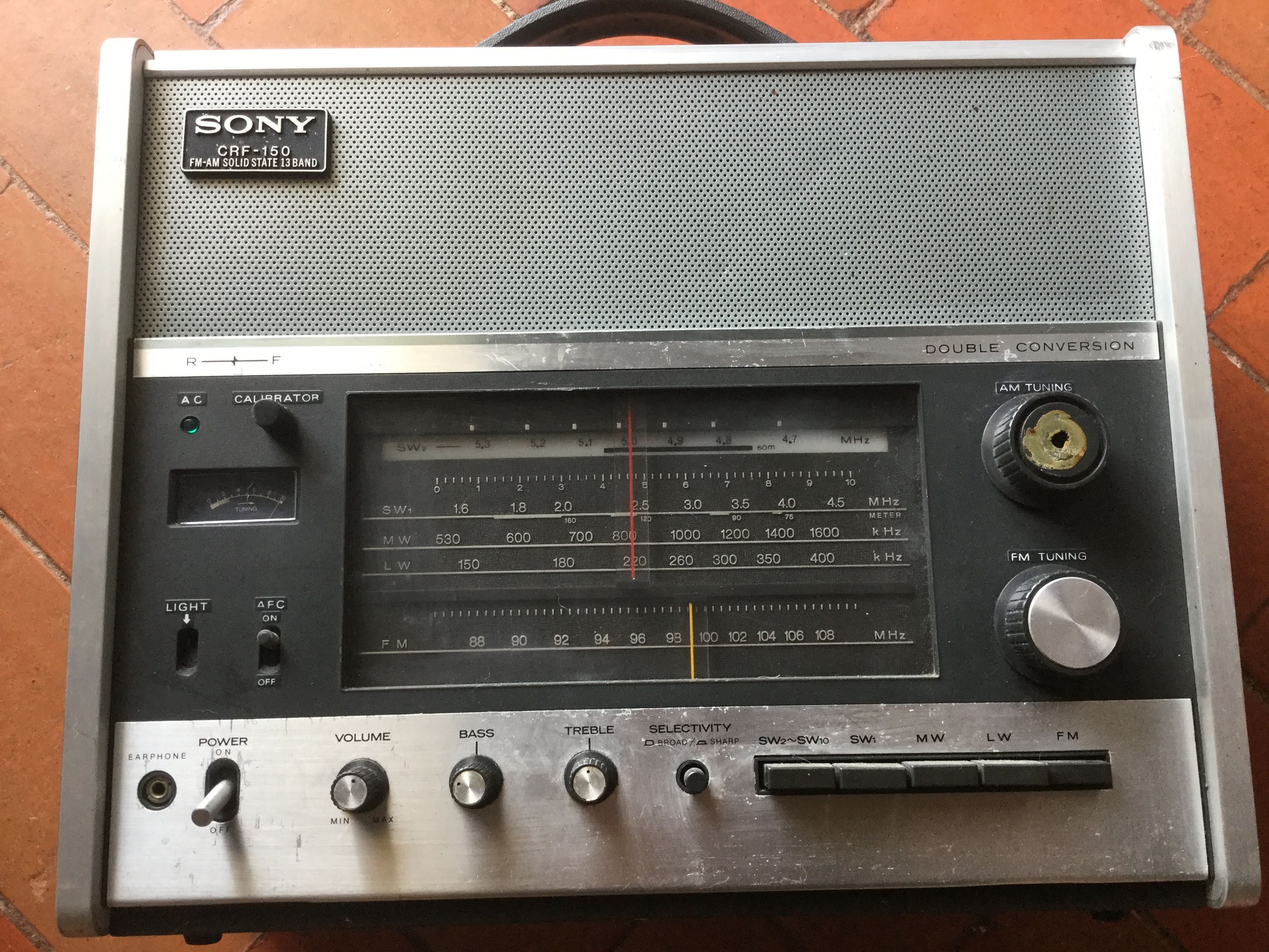 Rádio Sony CRF-150 FM-AM Solid State 13 Band (70s)