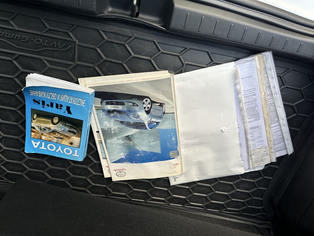 Продам свой автомобиль Toyota Yaris 2006. Безключевой, на кнопке.