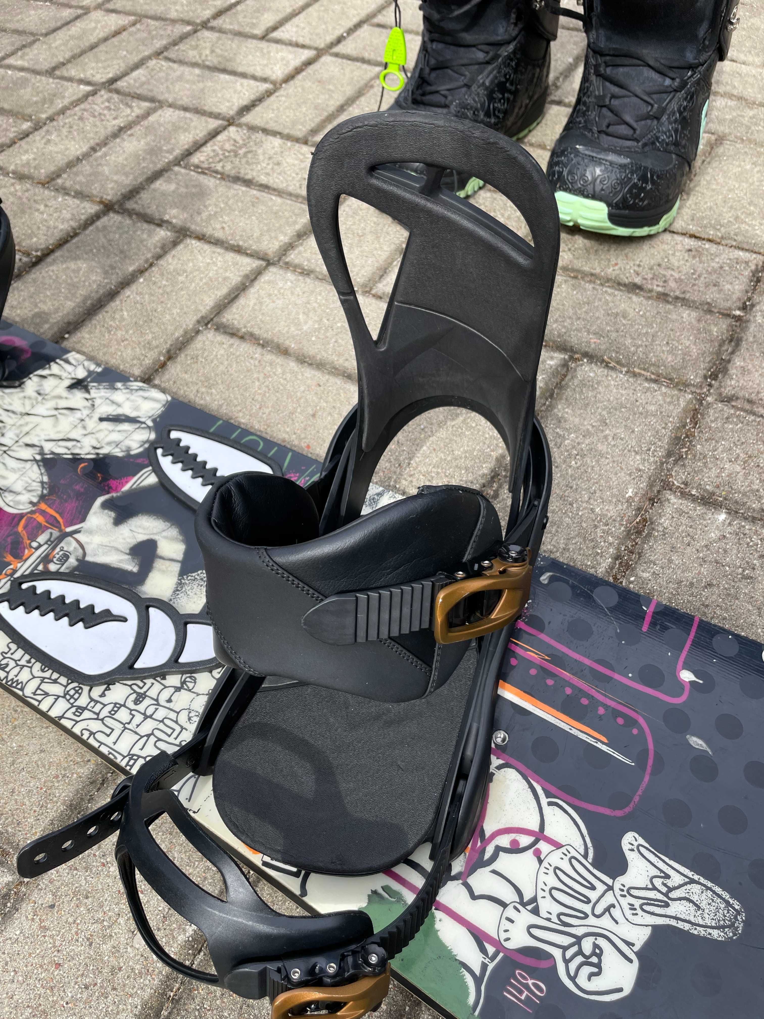 Deska snowboardowa BURTON 148 komplet (wiązania Burton + buty Scribe)