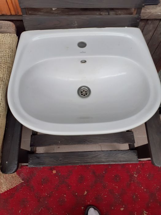 Umywalka nie zniszczona z odplywem