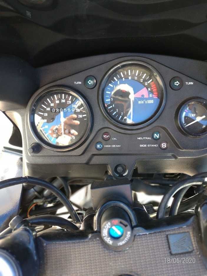 Honda CBR F3 mota muito bonita