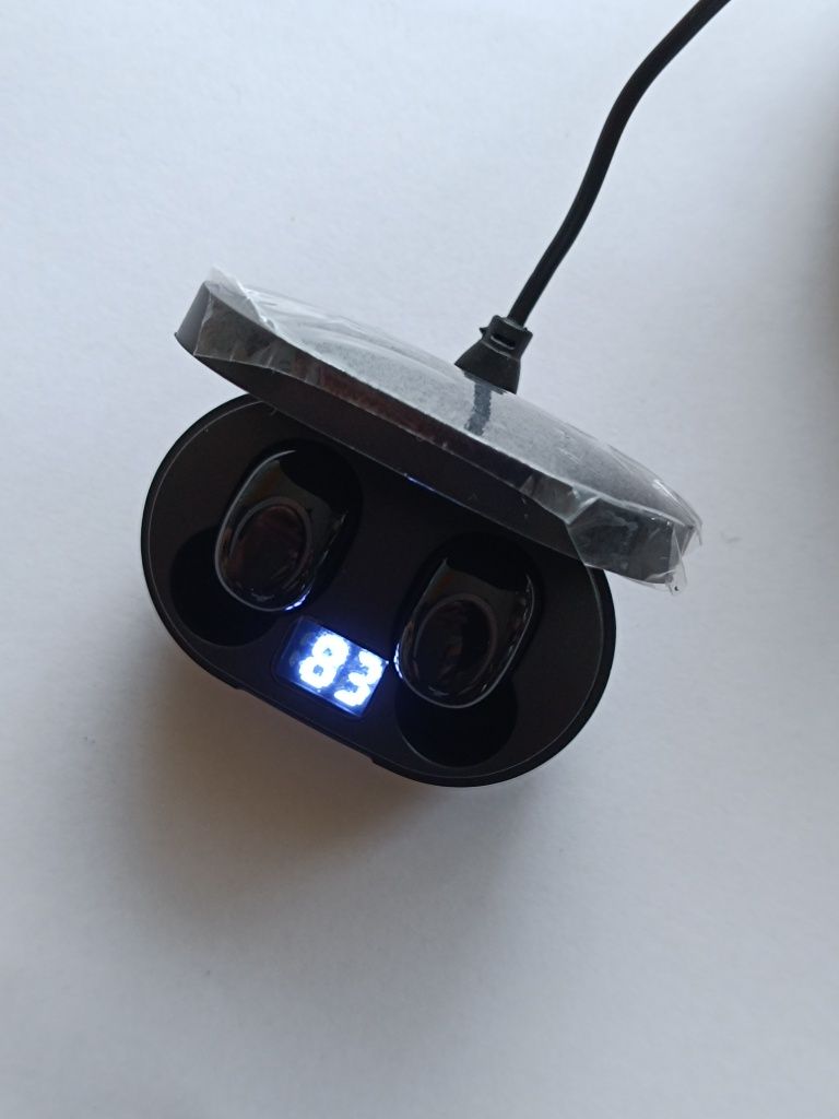 Słuchawki bezprzewodowe z wyświetlaczem poziomu naładowania baterii