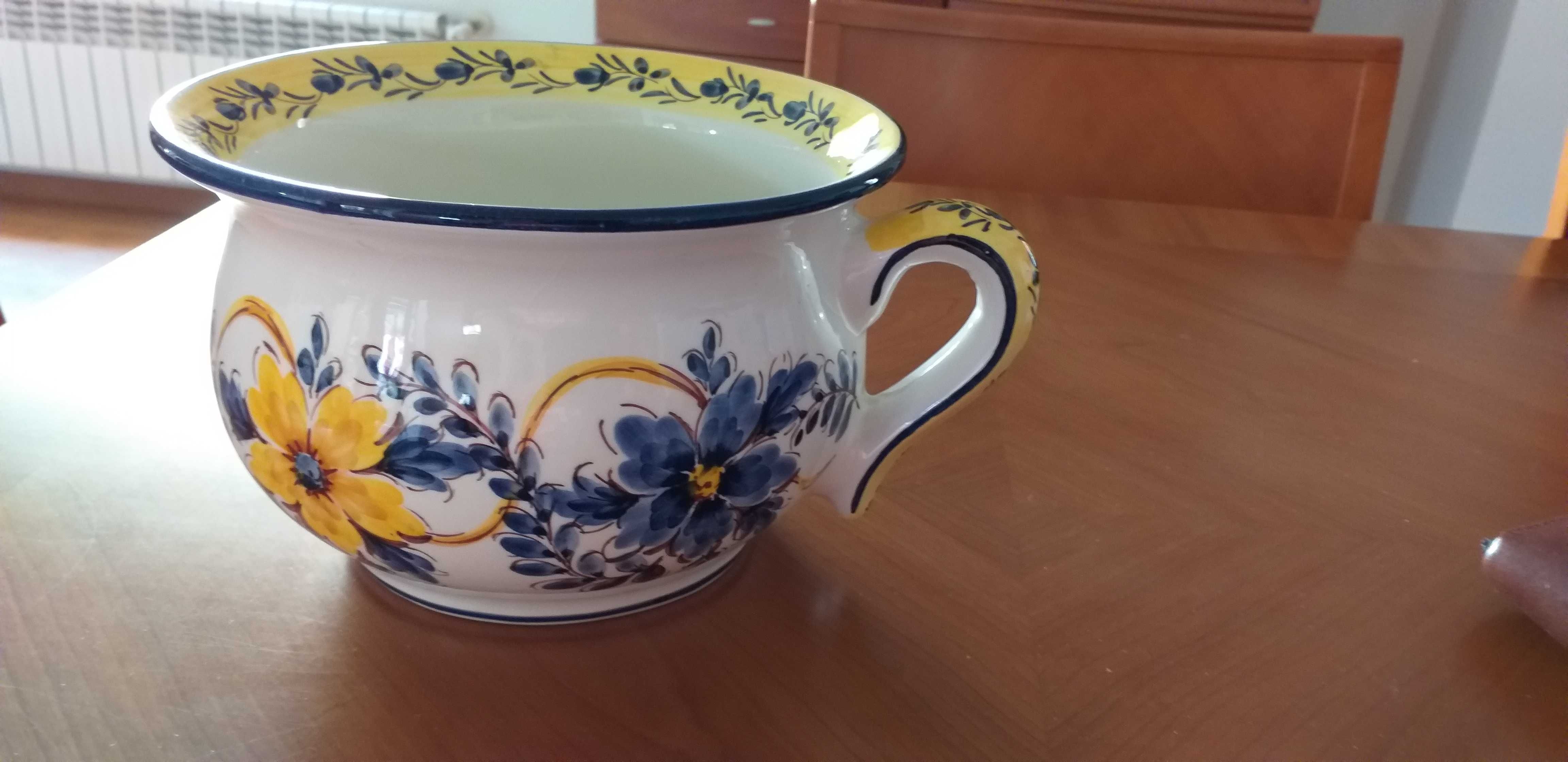 Loiça decorativa . Porcelana Formiga